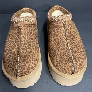 HEY GIRL Leopard Print Slippers size 8 brand new with out tags.